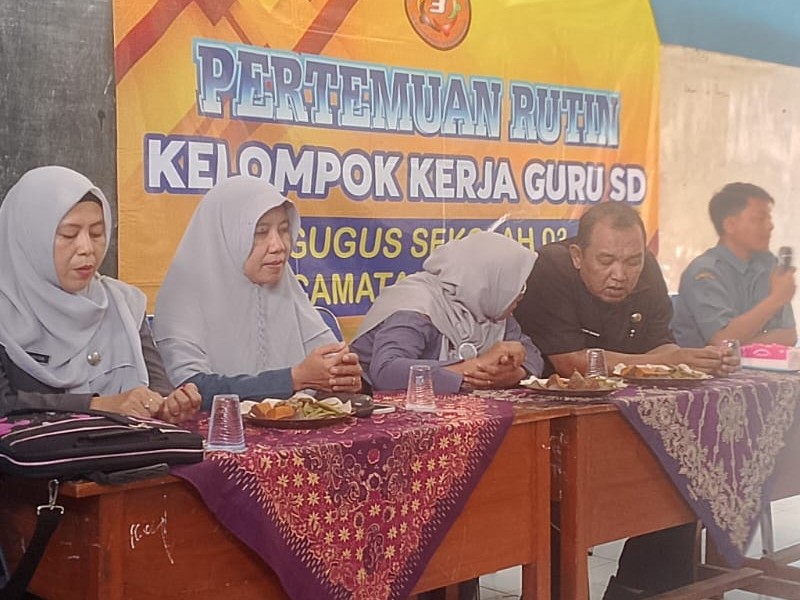 RAPAT KELOMPOK KERJA GURU